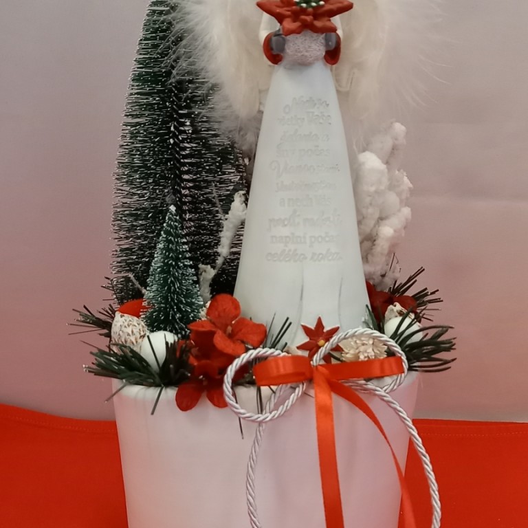 Fehér angyal kaspóban