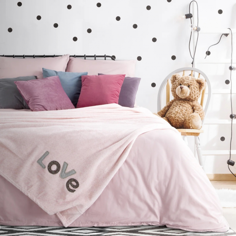Love pink ágytakaró