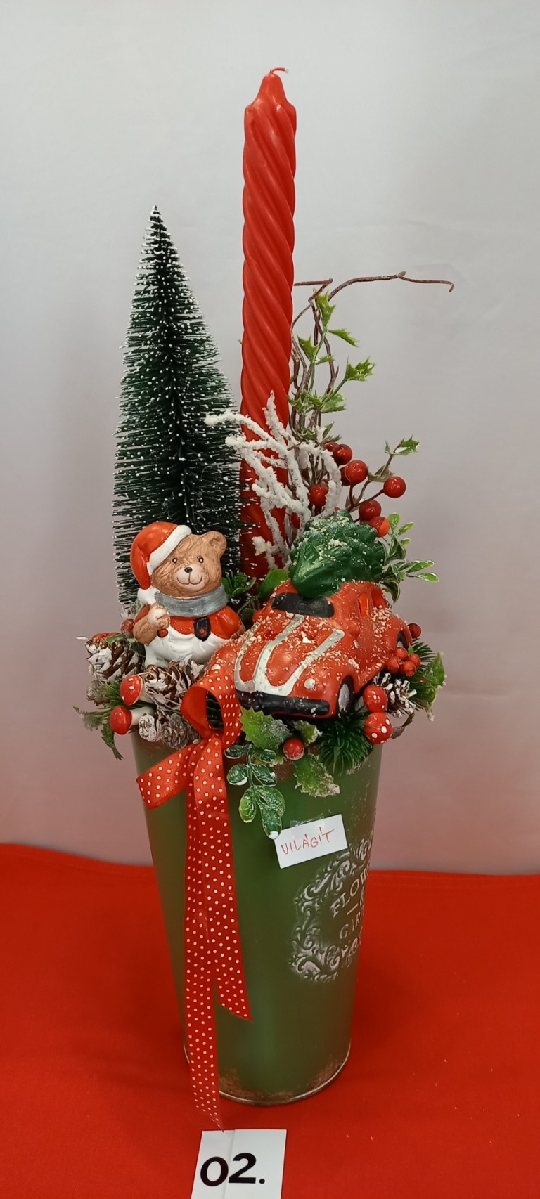 Zöld kaspó macival 