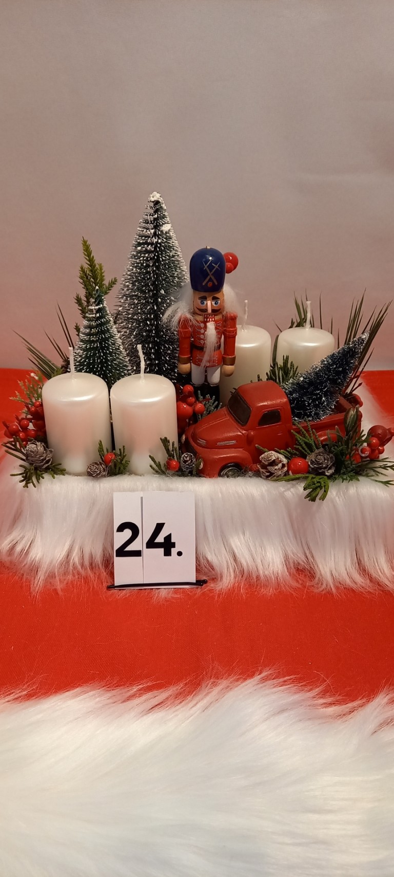 fehér szőrmés doboz