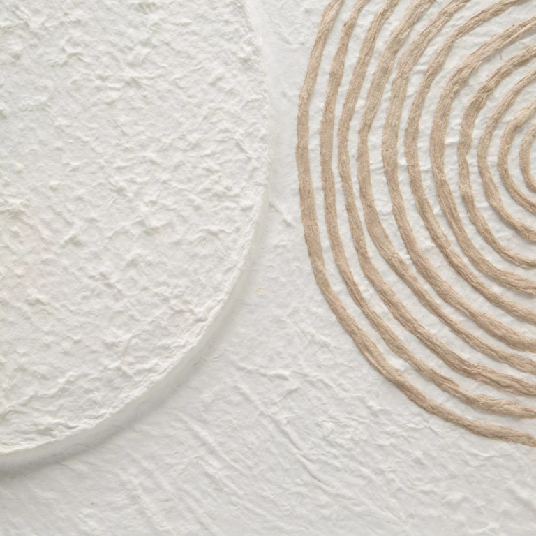 Absztrakt festmény fehér, bézs boho stílusban, átlátszó szerkezettel, 40x60 cm-es keretben